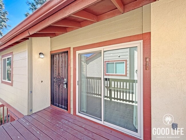 Building Photo - Stunning 3BD/2BA 2nd Floor Condo in Chula Vista W/ A/C, W/D, 2 Balconies, Community Pool & Spa!
