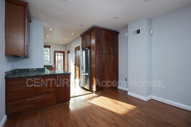 Foto del edificio - 964 Florida Ave NW