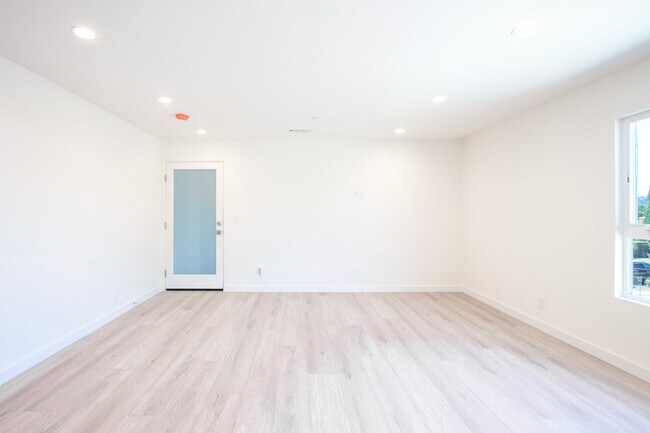 Foto del edificio - 3245 Drew St