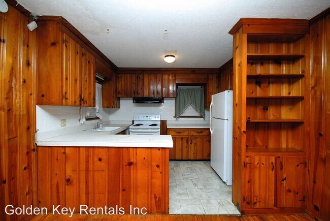 Building Photo - 3 br, 1.5 bath House - 1402 Adams St