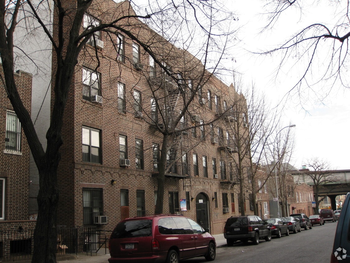 Building Photo - West End Gardens II