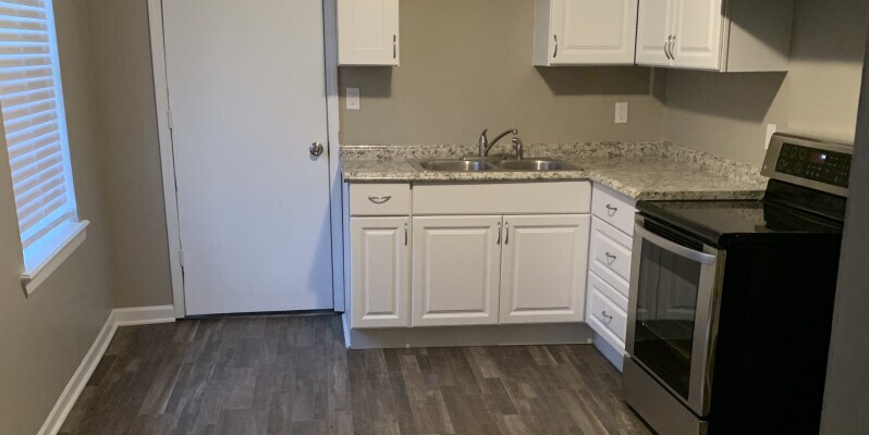 Primary Photo - 404 Lawrence Ave