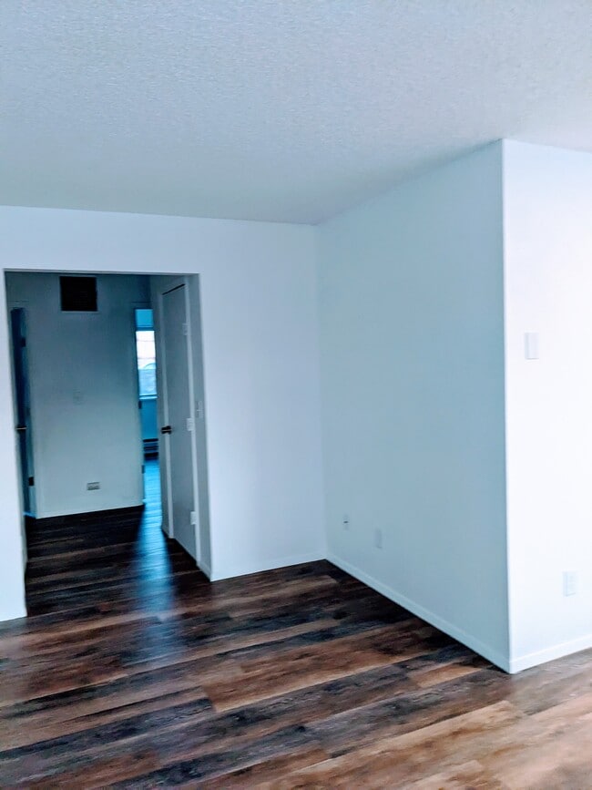 Building Photo - 2902 Dawn Dr