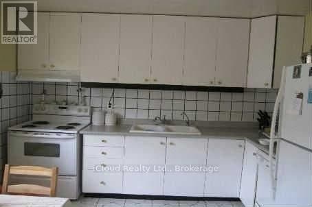Building Photo - 223 Fleetwood Crescent