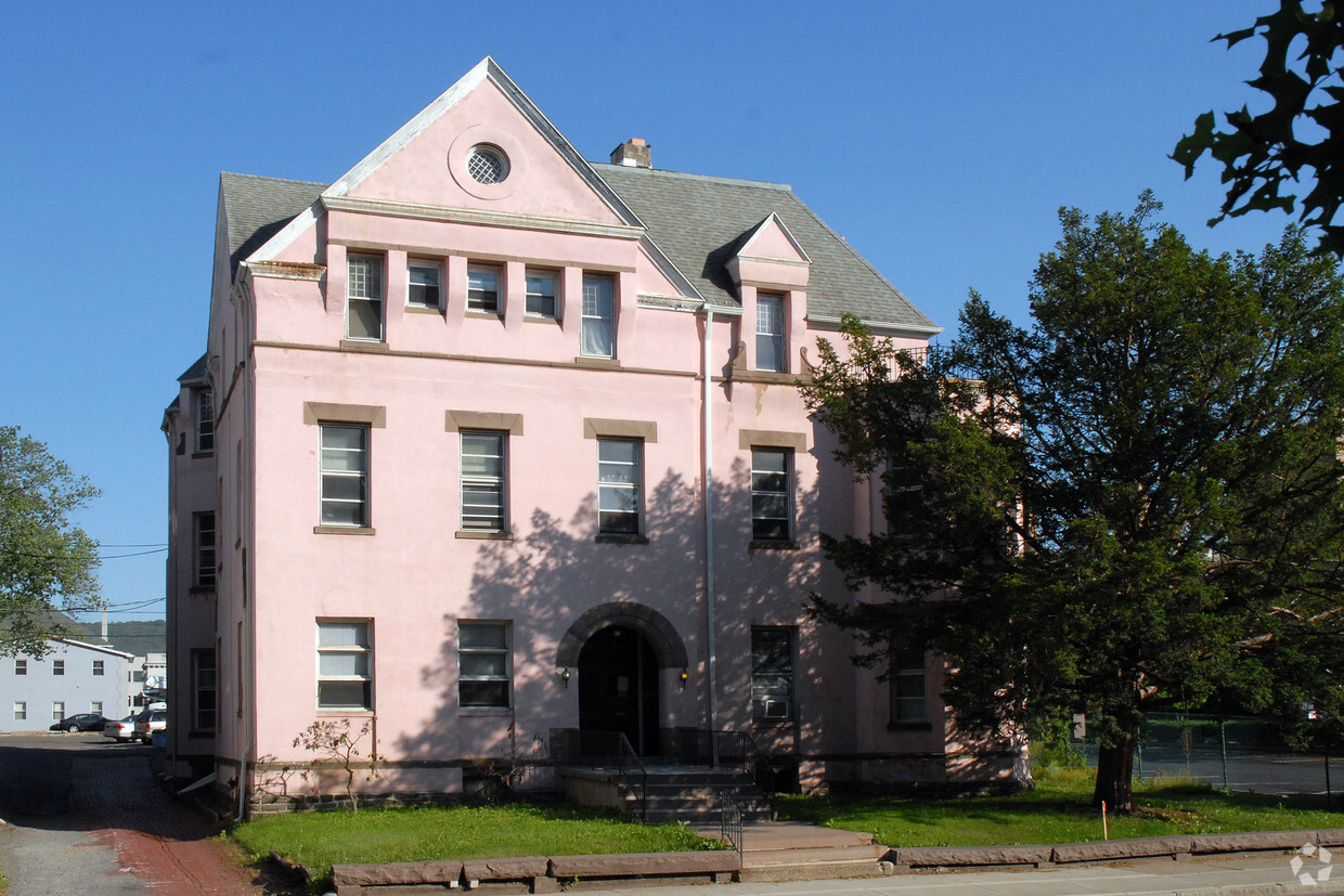 Primary Photo - North River Street Apartments