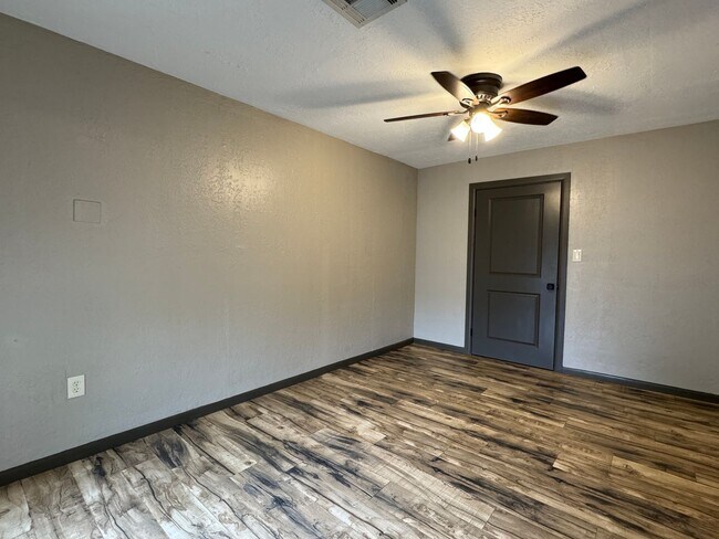 Foto del edificio - 421 NW 57th St
