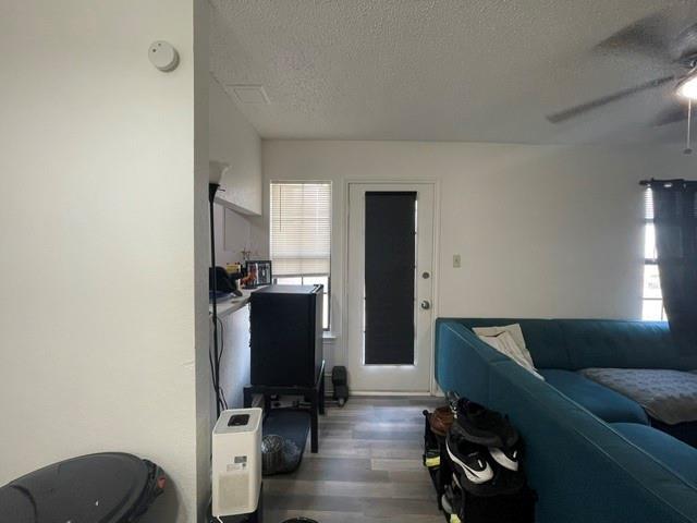 Foto del edificio - 1745 Crest Grove Dr