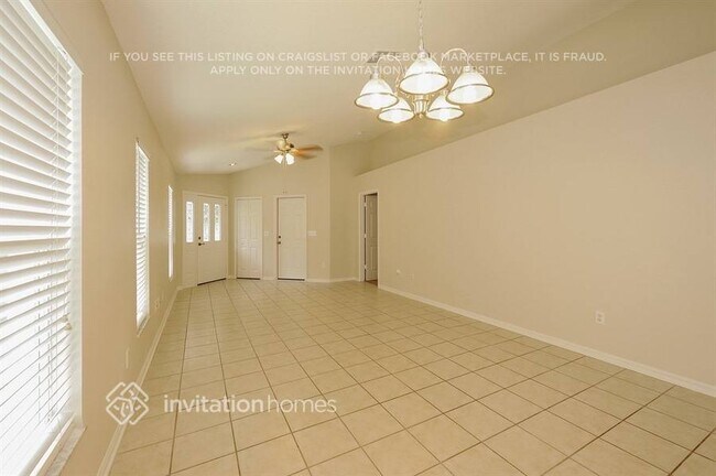 Foto del edificio - 5716 Tanagerlake Rd