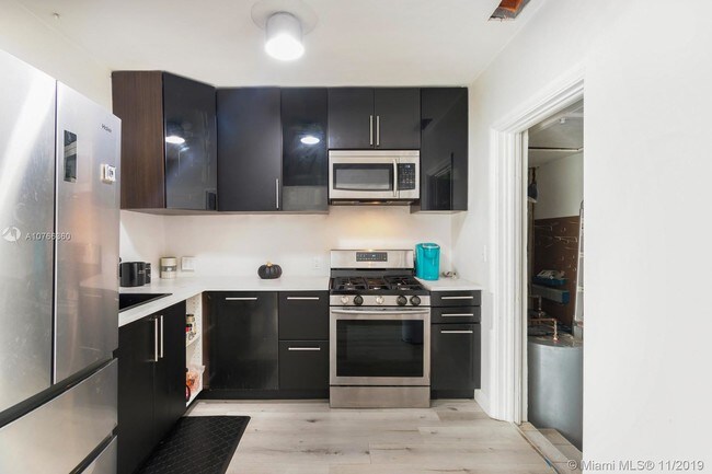 Foto del edificio - 652 NE 121st St