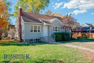 Building Photo - 105 300 E