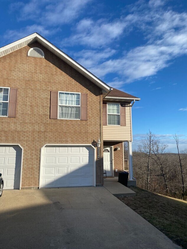 Foto principal - Spacious & Convenient Living in Shady Oaks!