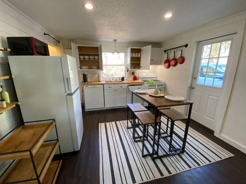 Foto principal - 1631 S Huntington Dr
