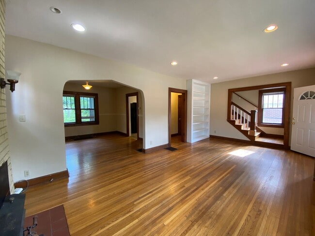 Foto del edificio - Available August 11th, 2026!