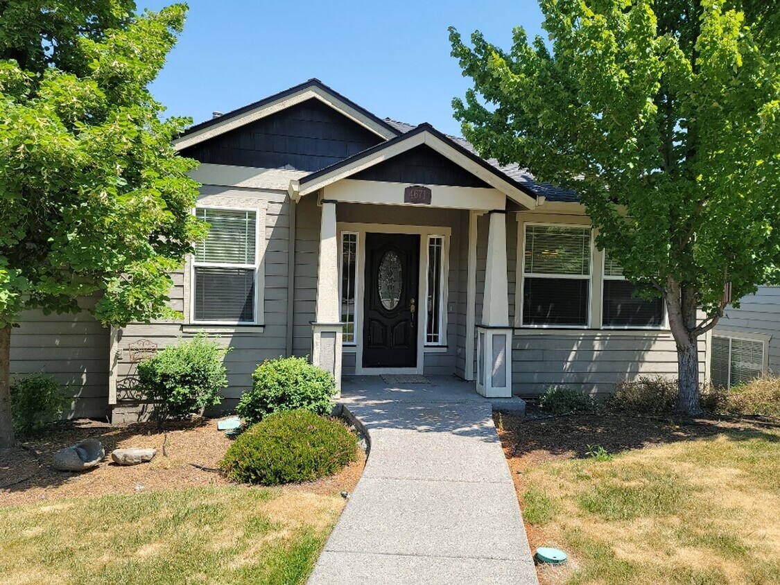 Primary Photo - 3 Bed 3 Bath Home in East Medford