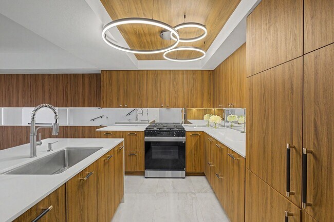 Building Photo - AVAILABLE NOW!! 2 Bedroom 3 Bathroom condo in Palm Springs!