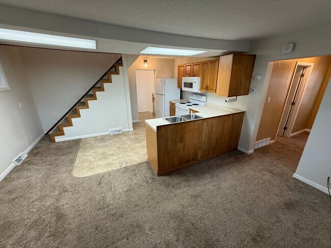 Foto del edificio - Cloquet MN - 3-bed - 1-bath - 1 - car Sing...