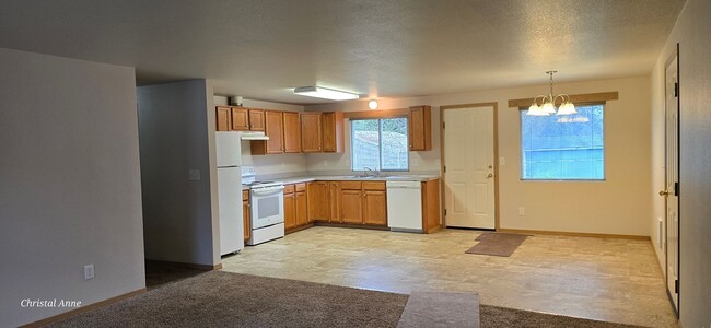 Building Photo - 2261 E Crestview Dr