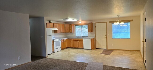 Building Photo - 3 bedroom 1 bath in Shorecrest Neighborhood