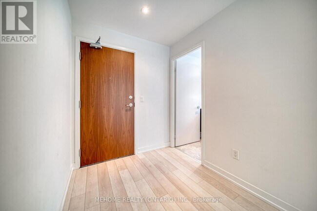 Building Photo - 117-117 McMahon Dr