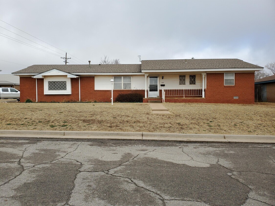 Primary Photo - 703 E Kee St