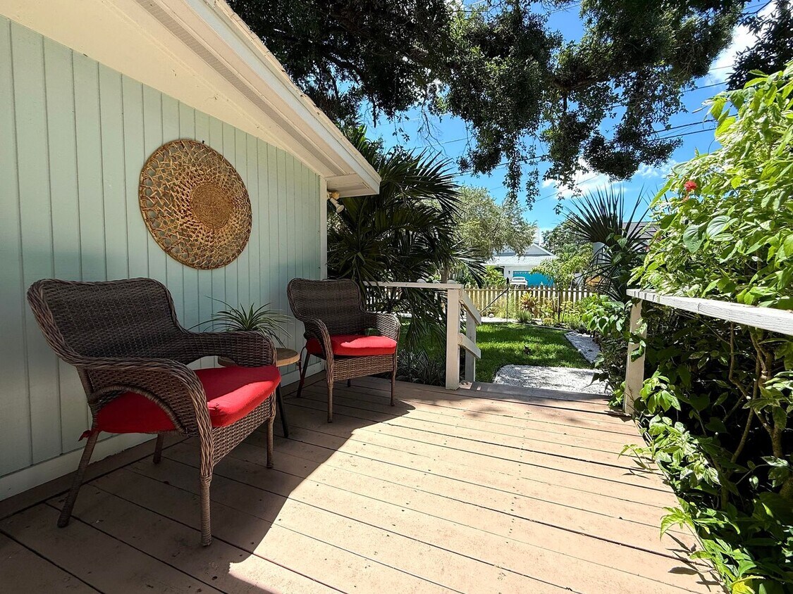 Primary Photo - 2 Bedroom 2 Bath Annual Furnished Cottage ...