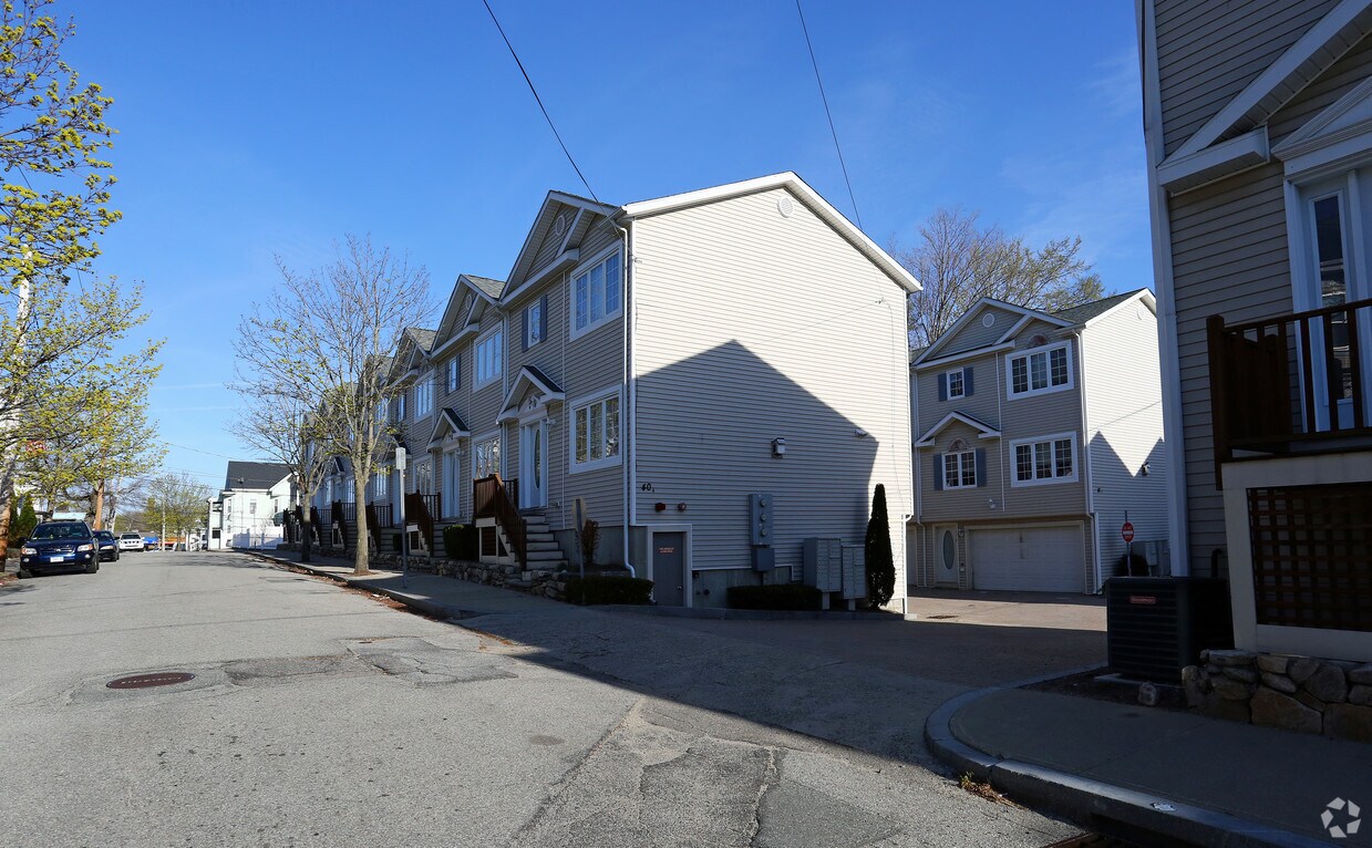 Fieldstone Crossing Apartments in Waltham, MA