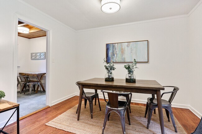 Foto del edificio - 228 Mayfield Rd