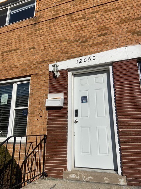 Primary Photo - 1205 S 17th Ave