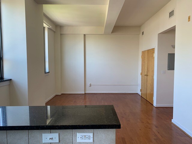 Building Photo - 419 S 19th St
