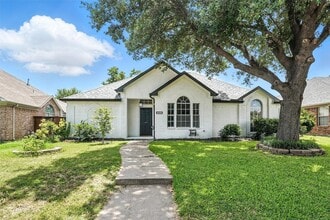 Building Photo - 10405 Belfort Dr
