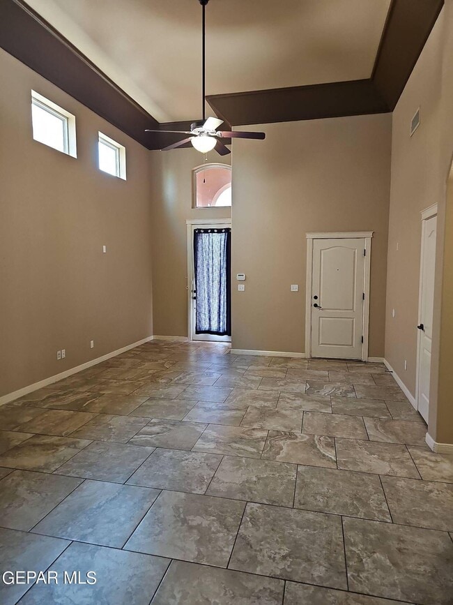 Foto del edificio - 3704 Grand Bahamas Dr