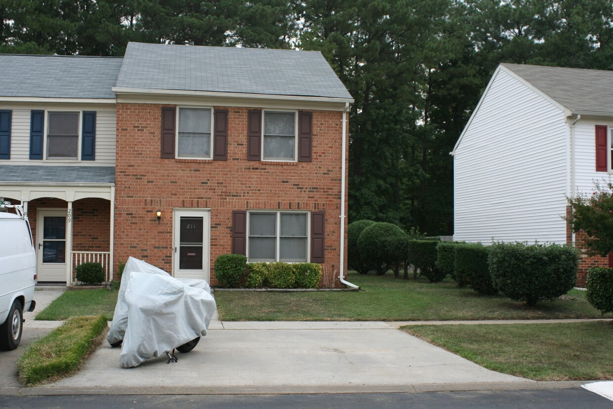 Foto del edificio - Great Townhouse in York Crossing