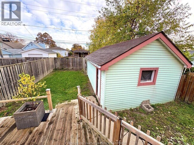 Photo du bâtiment - 1794 Gladstone Ave