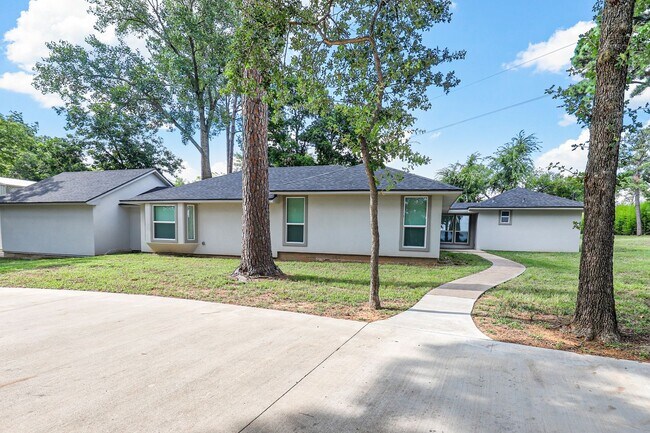 Building Photo - Beautiful Home In Joshua TX