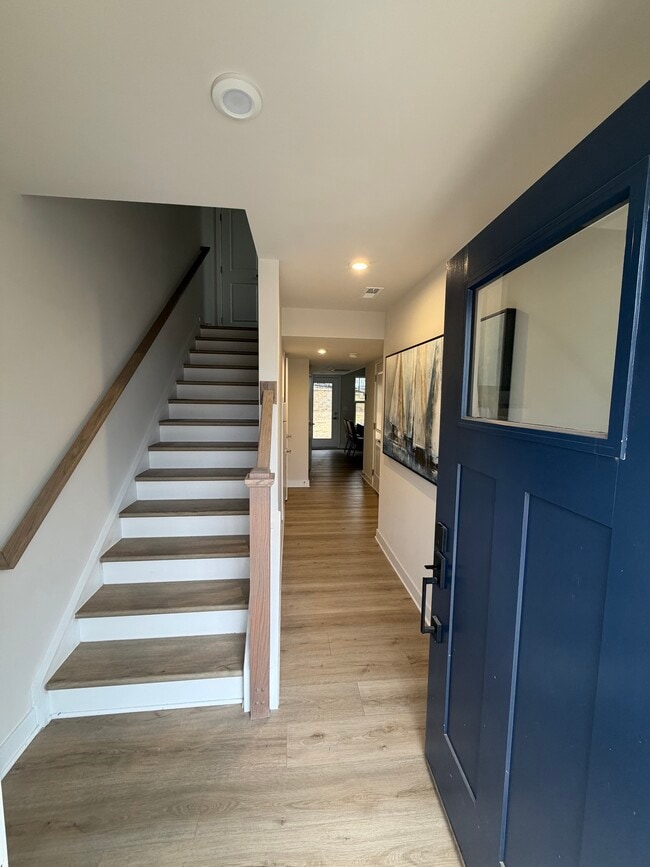 Building Photo - 2553 Ellen Ave