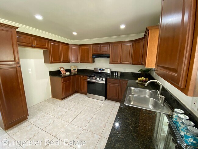 Foto del edificio - 3 br, 2 bath House - 2871 Emerald Drive