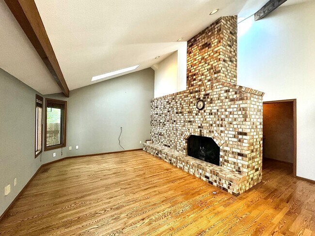 Foto del edificio - Spacious and Updated Home in Prime Redmond...