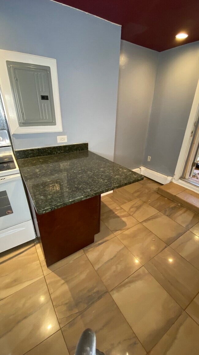 Foto del edificio - 43 Blue Hill Avenue, Unit 1