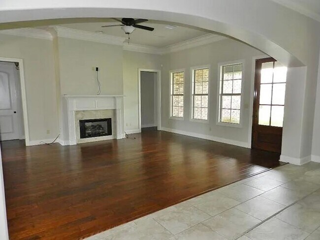 Foto del edificio - 4-bedroom, 3.5-bathroom home AVAILABLE NOW!