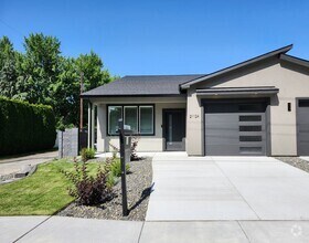 Building Photo - 2112 Lentz Rd