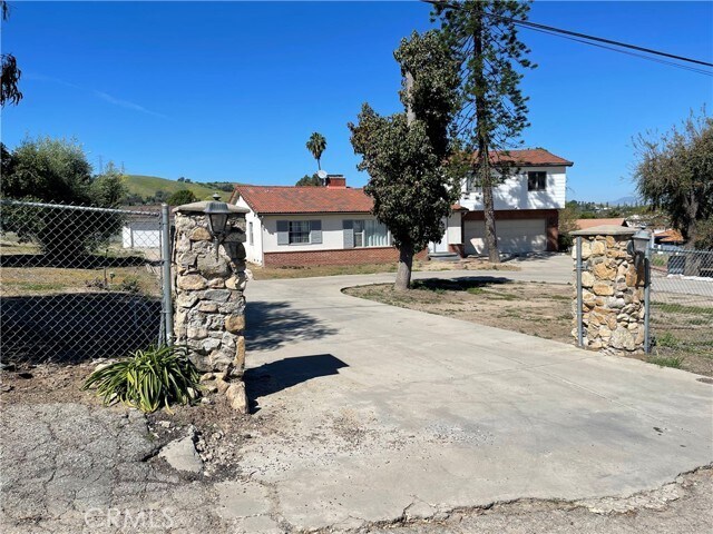 Foto del edificio - 2751 Batson Ave