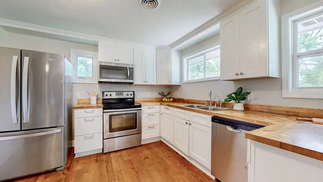 Building Photo - 1070 Draughon Dr