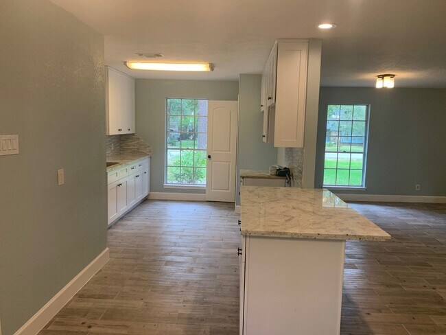 Building Photo - 334 Gamewood Dr
