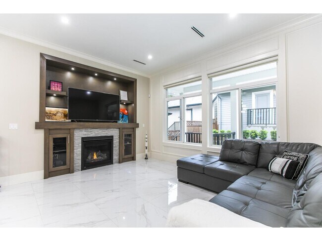 Photo du bâtiment - 2916-2160 160 St