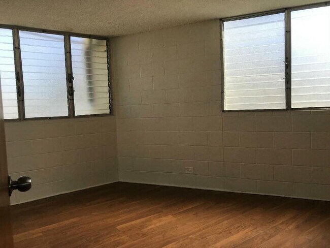 Building Photo - MILLER TERRACE 2/1/1 A/C, W/D, D/W