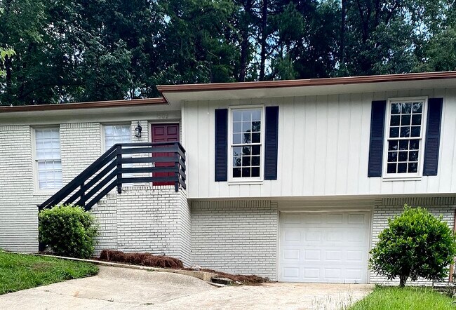 Building Photo - 1509 Pine Tree Dr