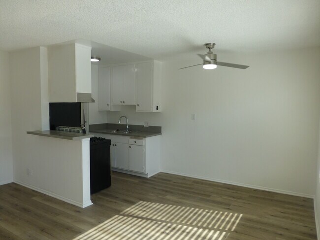 Foto del edificio - 12760 Matteson Ave