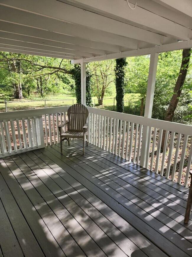 Foto del edificio - The Best of North Metro Living without the Hustle Bustle