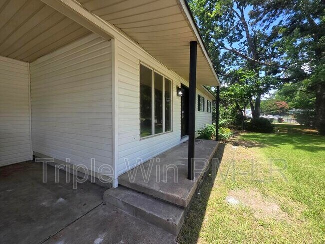 Foto del edificio - 8700 Winston Dr