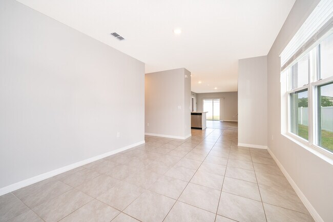 Building Photo - 1500 Quinta Rd